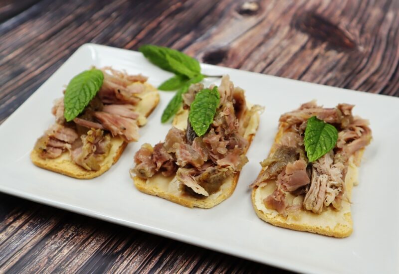 Tosta de cordero asado: la mejor idea para aprovechar el cordero que sobra