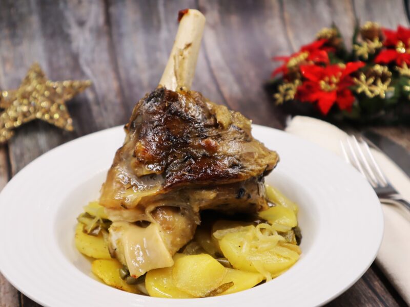 Cordero asado fácil en Navidad: descubre el codillo de cordero de CorSevilla