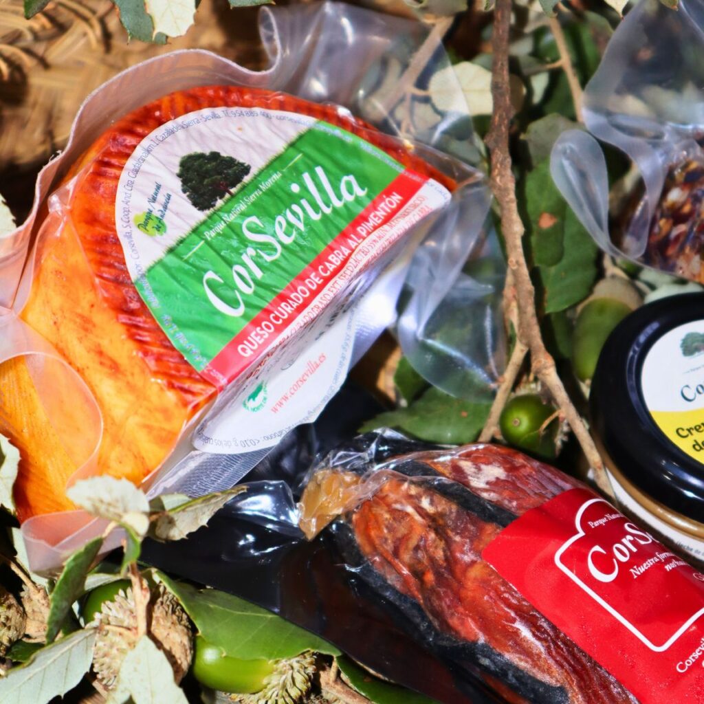 Lote Pasión por Nuestra Tierra CorSevilla con quesos de cabra, ibéricos de bellota y dos botellas de vino