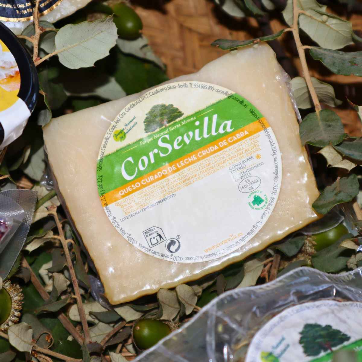 Lote Pasión por el Queso de CorSevilla con seis quesos de cabra y crema de queso con miel