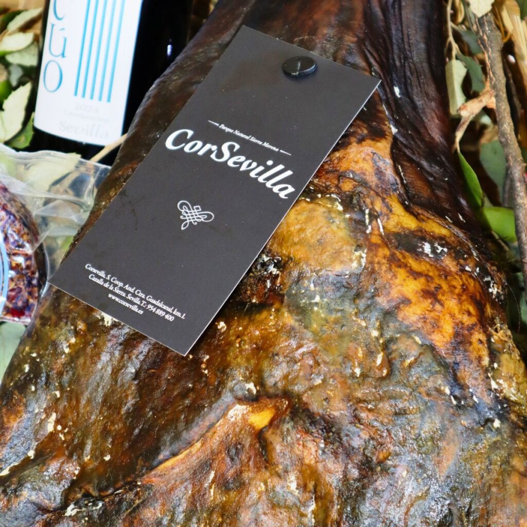 Lote Tesoro de la Dehesa con paleta de bellota ibérica 50 % raza ibérica, quesos de cabra y vino tinto